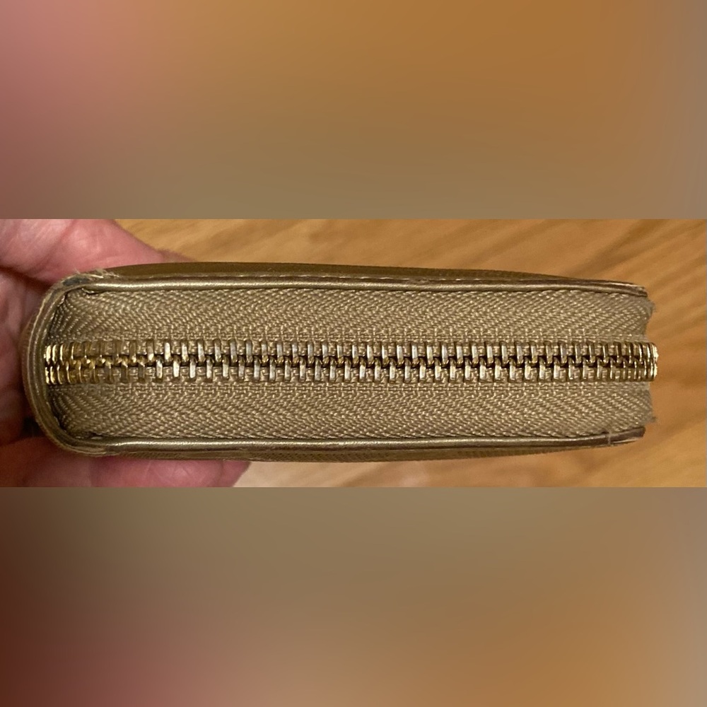 Gucci GG Imprime Metallic Gold Zip Around Wallet EUC!!! - Picture 8 of 16